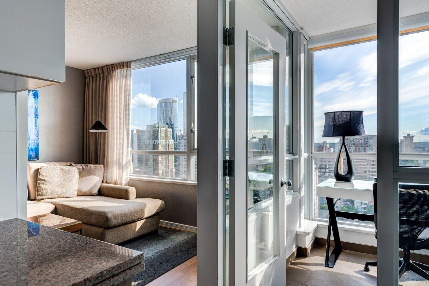 Carmana Hotel & Suites Vancouver Bagian luar foto