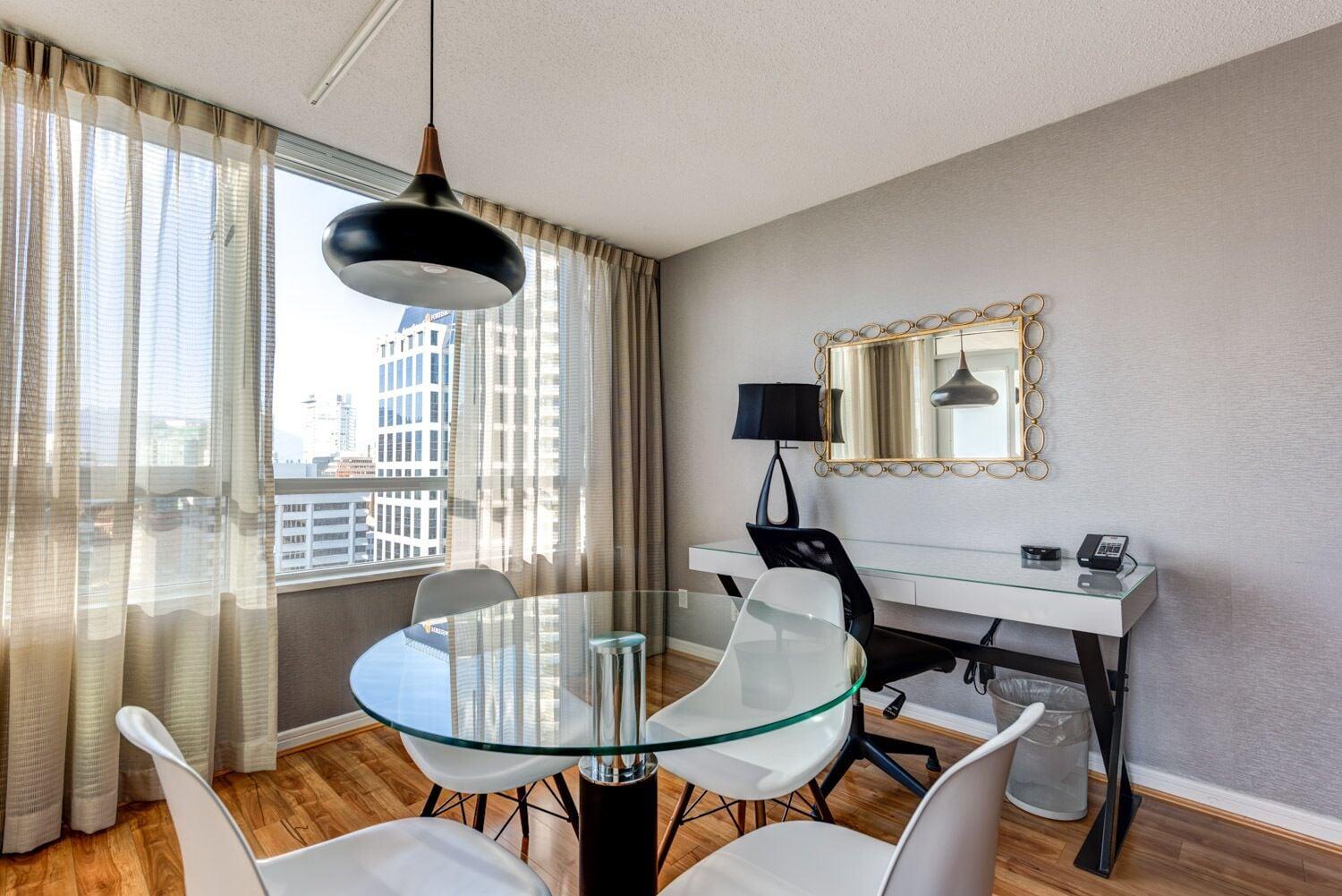 Carmana Hotel & Suites Vancouver Bagian luar foto