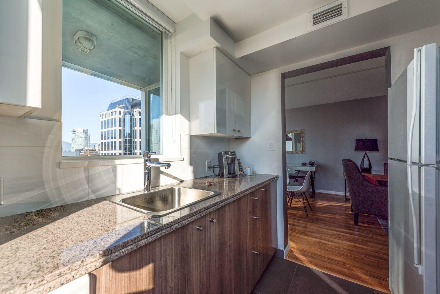 Carmana Hotel & Suites Vancouver Bagian luar foto