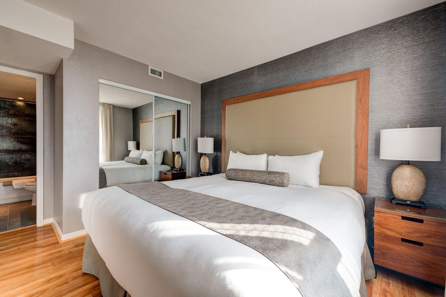 Carmana Hotel & Suites Vancouver Bagian luar foto