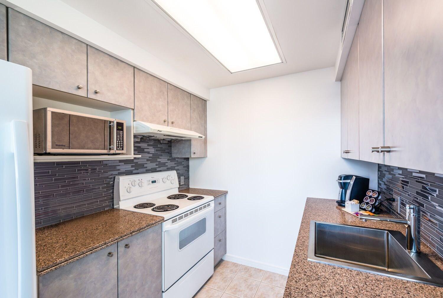 Carmana Hotel & Suites Vancouver Bagian luar foto