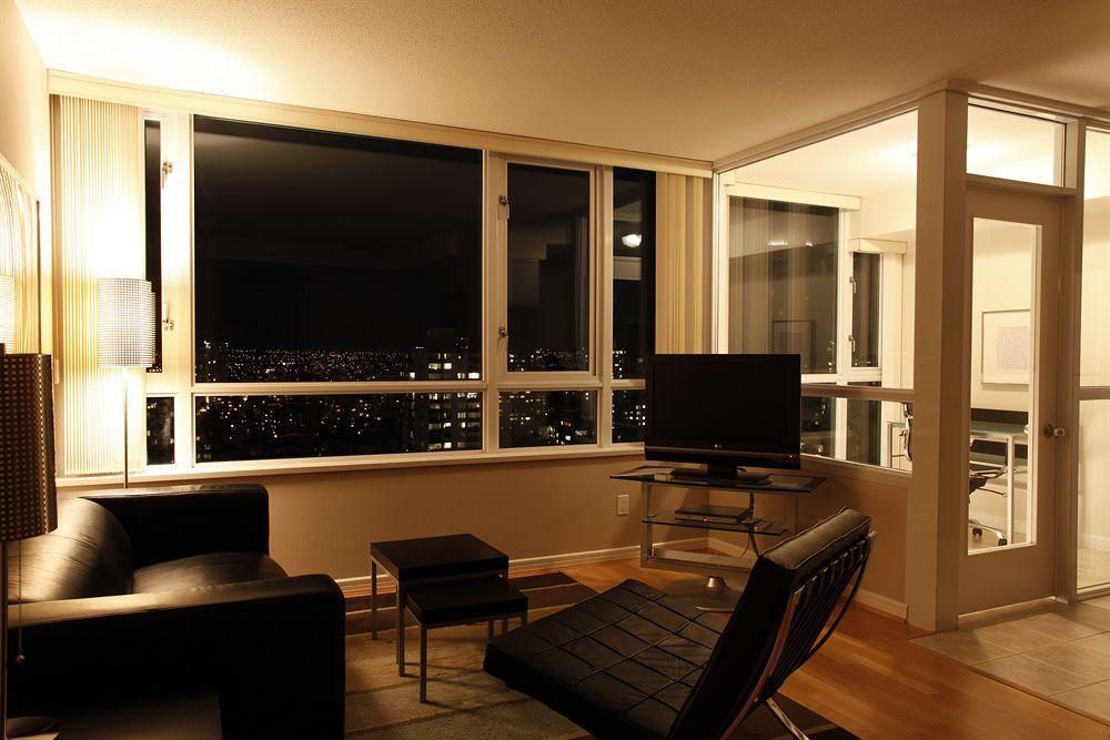 Carmana Hotel & Suites Vancouver Bagian luar foto