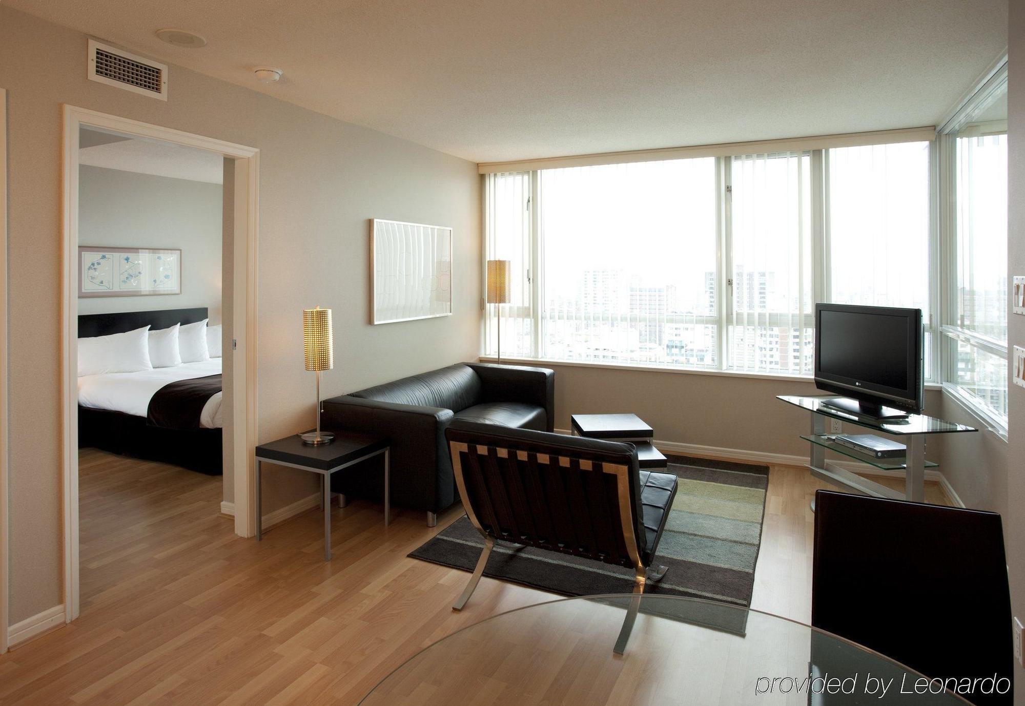 Carmana Hotel & Suites Vancouver Bagian luar foto