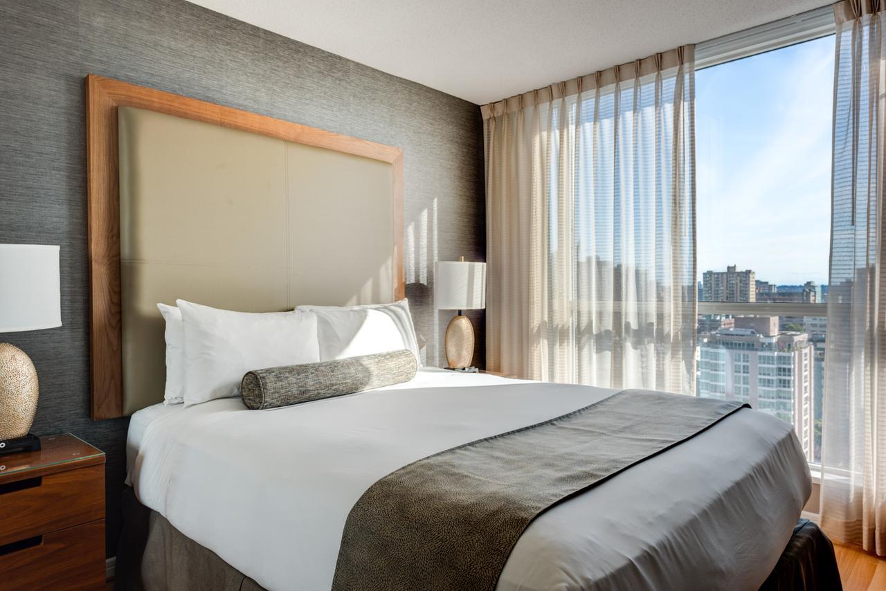 Carmana Hotel & Suites Vancouver Bagian luar foto