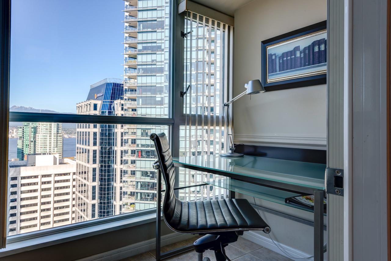 Carmana Hotel & Suites Vancouver Bagian luar foto