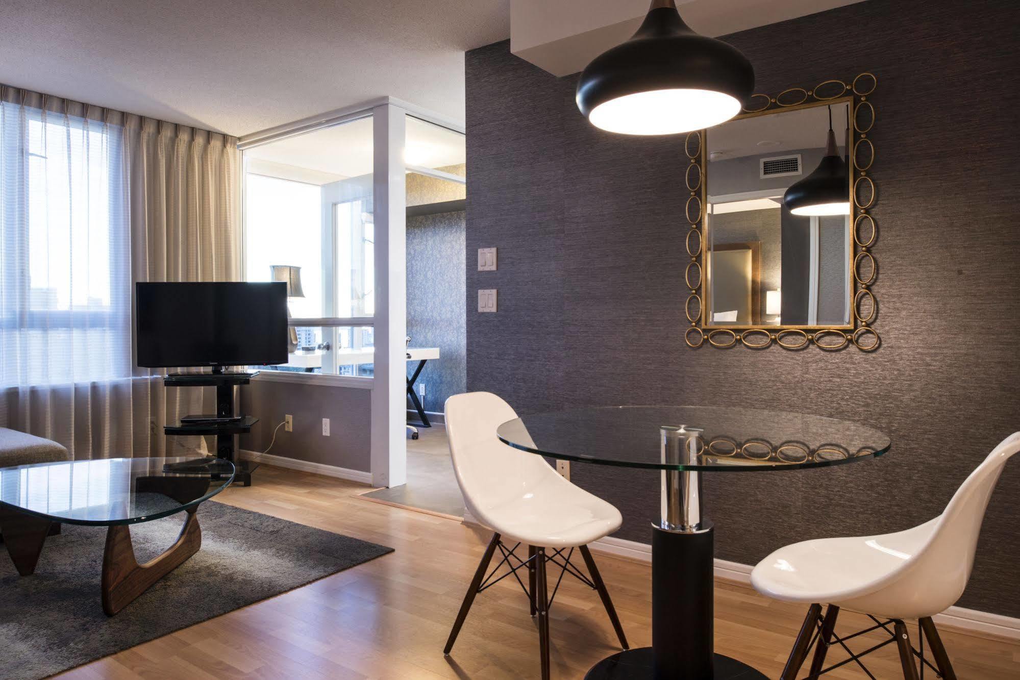 Carmana Hotel & Suites Vancouver Bagian luar foto