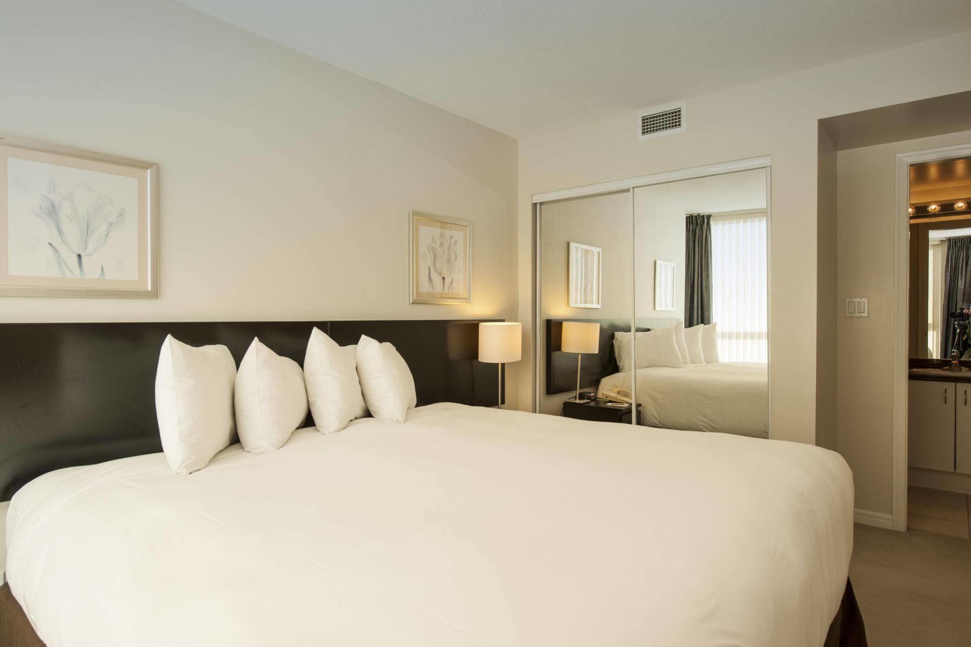 Carmana Hotel & Suites Vancouver Bagian luar foto