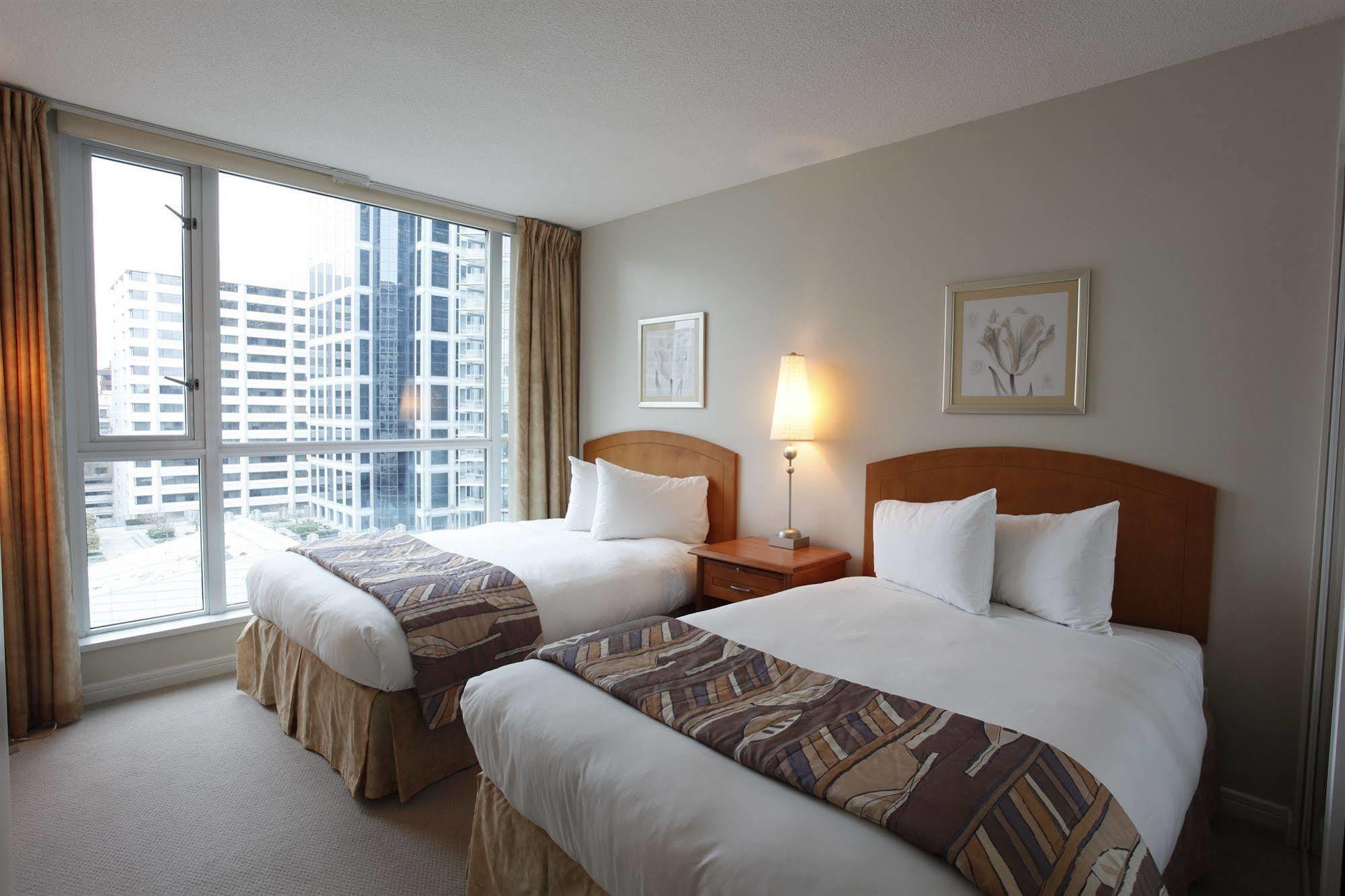 Carmana Hotel & Suites Vancouver Bagian luar foto