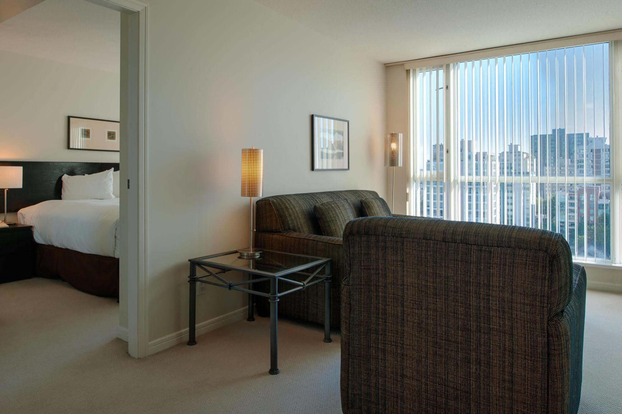 Carmana Hotel & Suites Vancouver Bagian luar foto