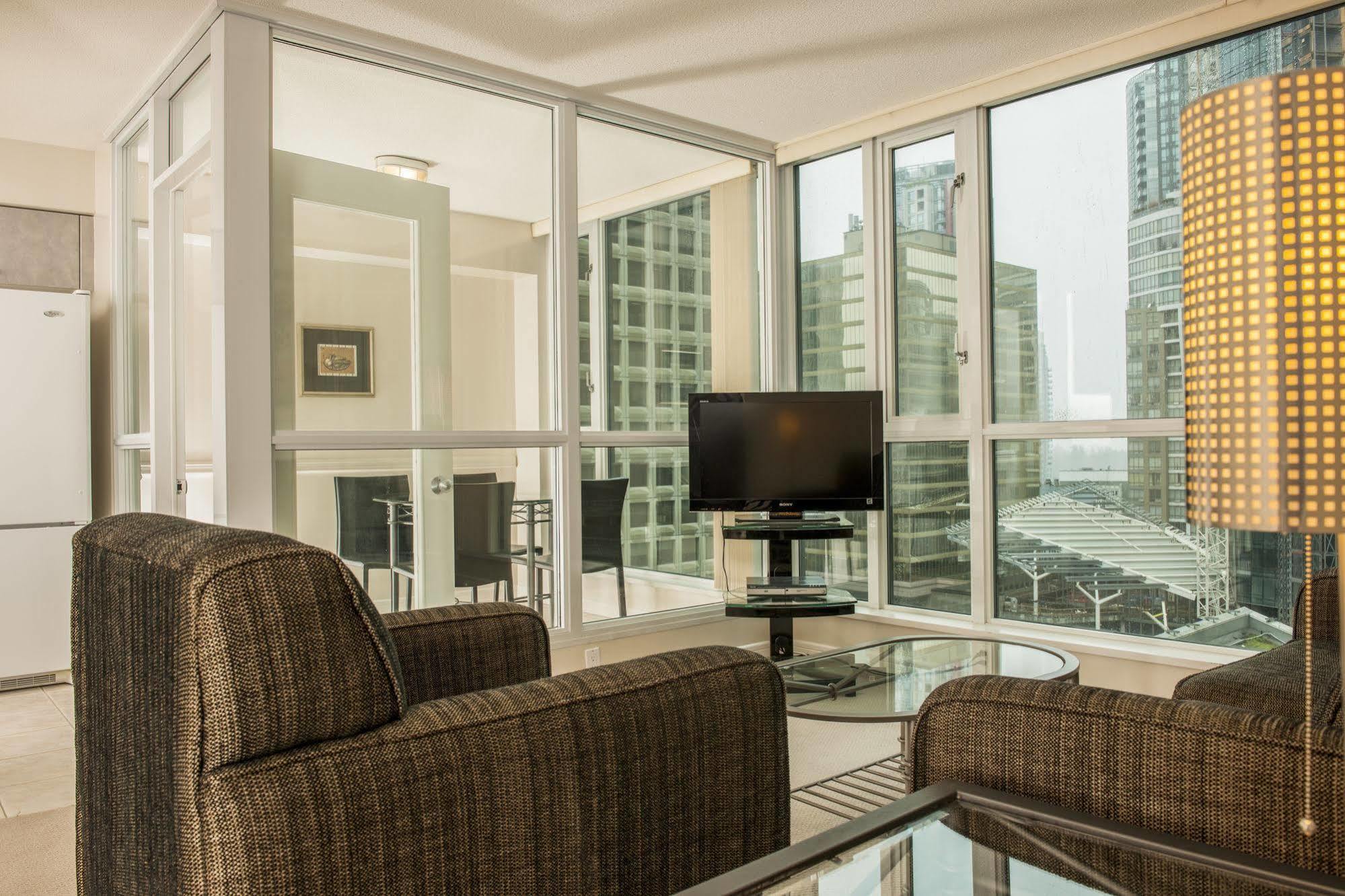 Carmana Hotel & Suites Vancouver Bagian luar foto