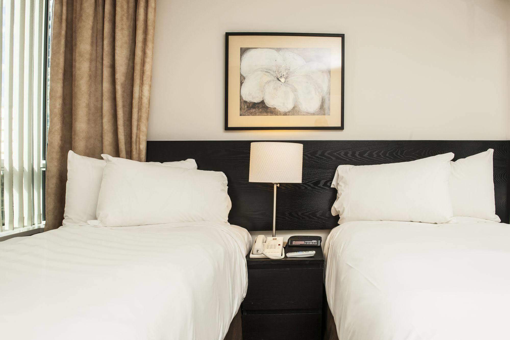 Carmana Hotel & Suites Vancouver Bagian luar foto
