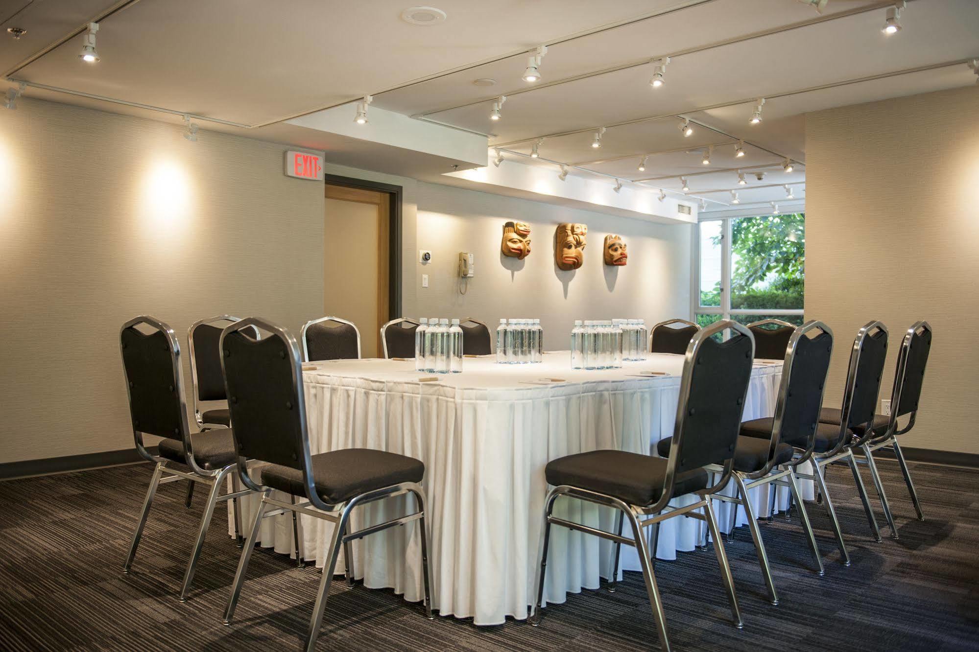 Carmana Hotel & Suites Vancouver Bagian luar foto