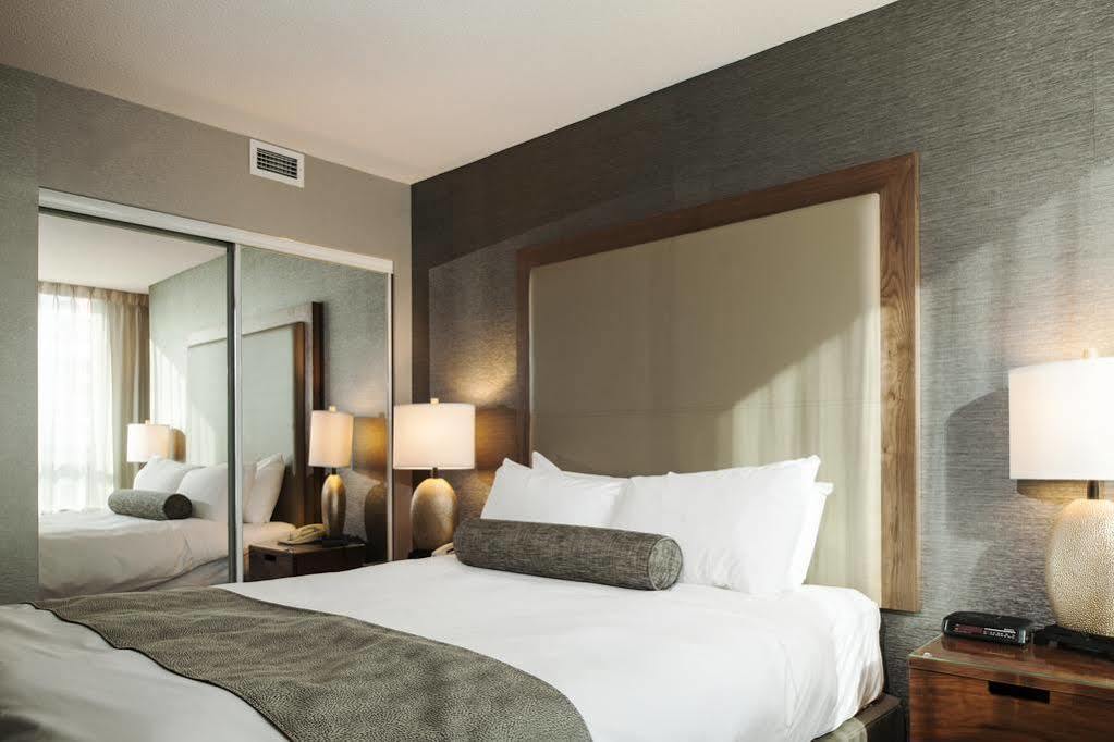 Carmana Hotel & Suites Vancouver Bagian luar foto